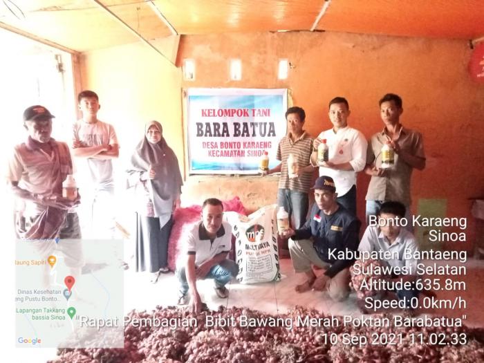 Kelompok Tani Bara Batua di Desa Bonto Karaeng Terima Bibit Bawang Merah