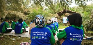 PENGUATAN KELOMPOK PEKEBUN KELAPA SAWIT  MELALUI PERTEMUAN BERKALA KELOMPOK