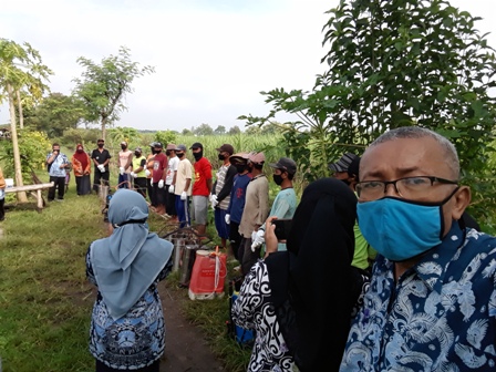 GERAKAN MASSAL PENGENDALIAN HAMA WERENG DI KELOMPOK TANI EKO KAPTI ,KEL. SURODIKRAMAN KECAMATAN PONOROGO  KABUPATEN PONOROGO
