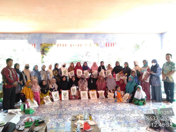 Pelatihan Budidaya Sayur Hidroponik DDS 2022, Desa Rantau Karau Tengah Kec. Sungai Pandan Kab. HSU