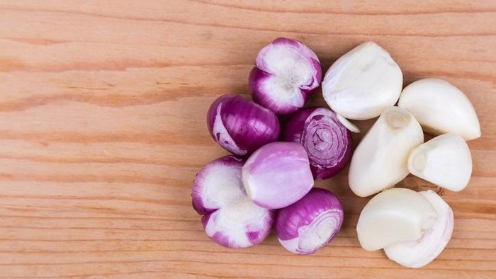 KOLABORASI BAWANG MERAH DAN BAWANG PUTIH SEBAGAI ZPT