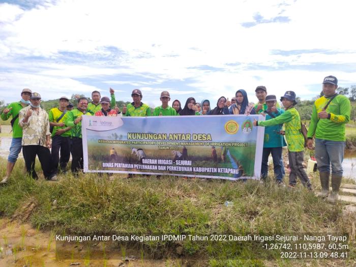 KUNJUNGI DESA TETANGGA, PETANI IPDMIP BAGIKAN PENGALAMAN