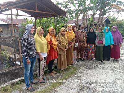 Serah Terima Bantuan Pekarangan Pangan Lestari (P2L) KWT Merica Kelurahan Selatpanjang Timur