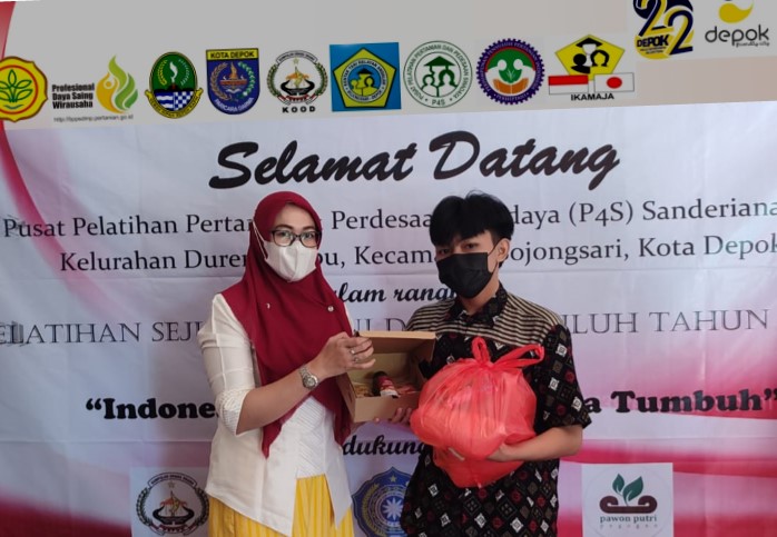 Pawon Putri Pegagan Serahkan Bantuan Sosial Untuk Anak Yatim