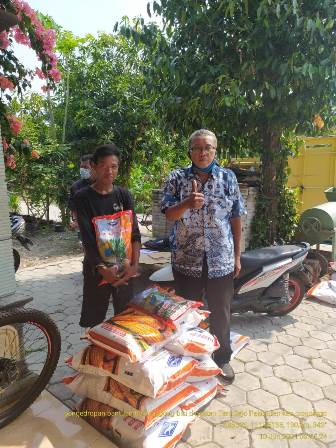 Penyerahan Bantuan Benih Jagung Di Kelompok Tani Tani Rejo,kelurahan Pakunden,kec. Ponorogo 