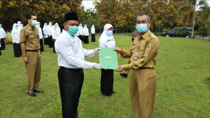 BUPATI KUANSING SERAHKAN SK PPPK PENYULUH PERTANIAN