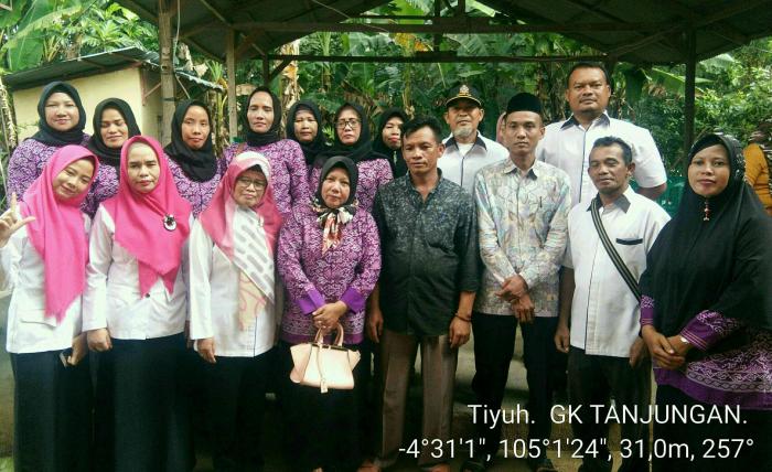 BERCOCOK TANAMAN HERBAL ALTERNATIF USAHA YANG MENJANJIKAN