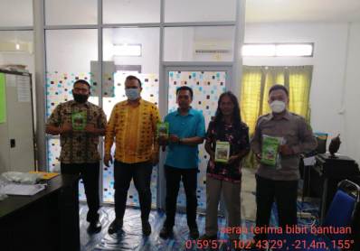 Serah Terima Bantuan Benih Cabe dan Sarana Produksi