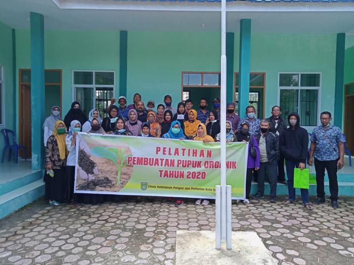Pelatihan Pembuatan Pupuk Organik Di Balai Penyuluhan Pertanian Kecamatan Dumai Selatan