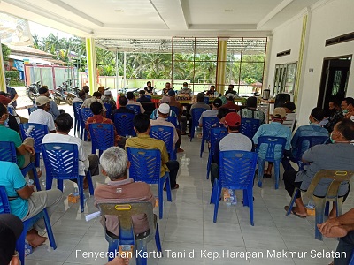 Penyerahan Kartu Tani Ke Kelompok