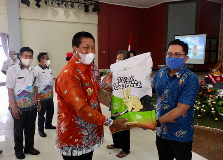 Serahkan Bantuan Jpe Sektor Pertanian, Walikota Magelang Dorong Masyarakat Kembangkan Urban Farming