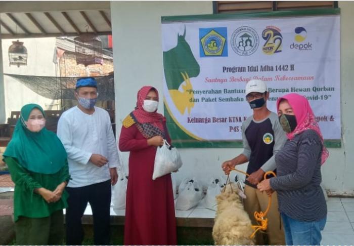 Rayakan Idul Adha 1442 H dan HUT Kota Depok ke 22, KTNA Bojongsari Serahkan Bantuan Sosial Daging Qurban serta Paket Sembako
