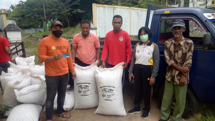 Pendistribusian Bantuan Benih Kacang Tanah Sumber Bagi Kelompok Tani  Penangkar Di Kecamatan Sendana Kota Palopo