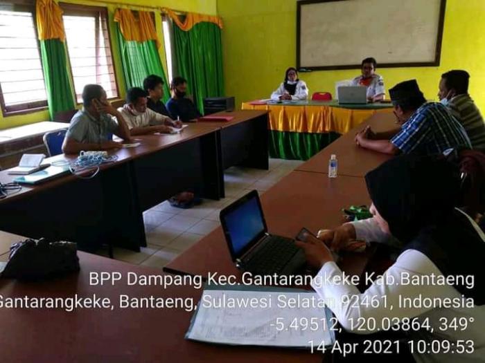 PERTEMUAN EVALUASI PENYALURAN PUPUK DI BPP DAMPANG KEC GANTARANGKEKE KAB BANTAENG